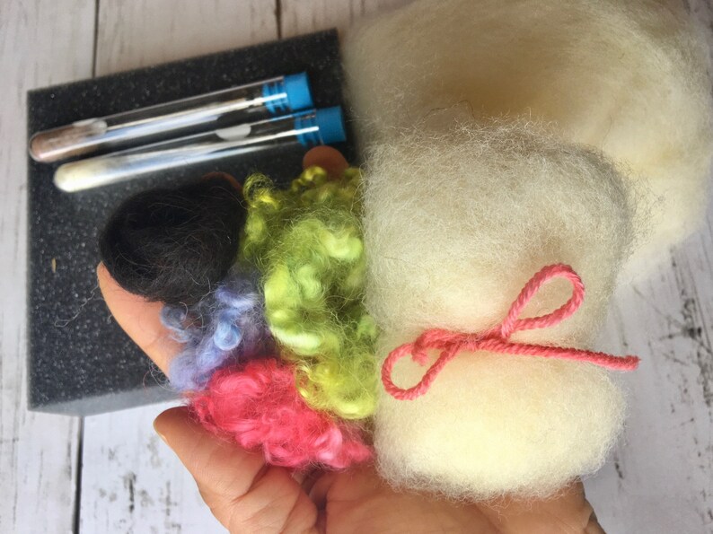 Needle Felting Kit Beginner, Felted Bear DIY Craft, Holiday Gift image 7