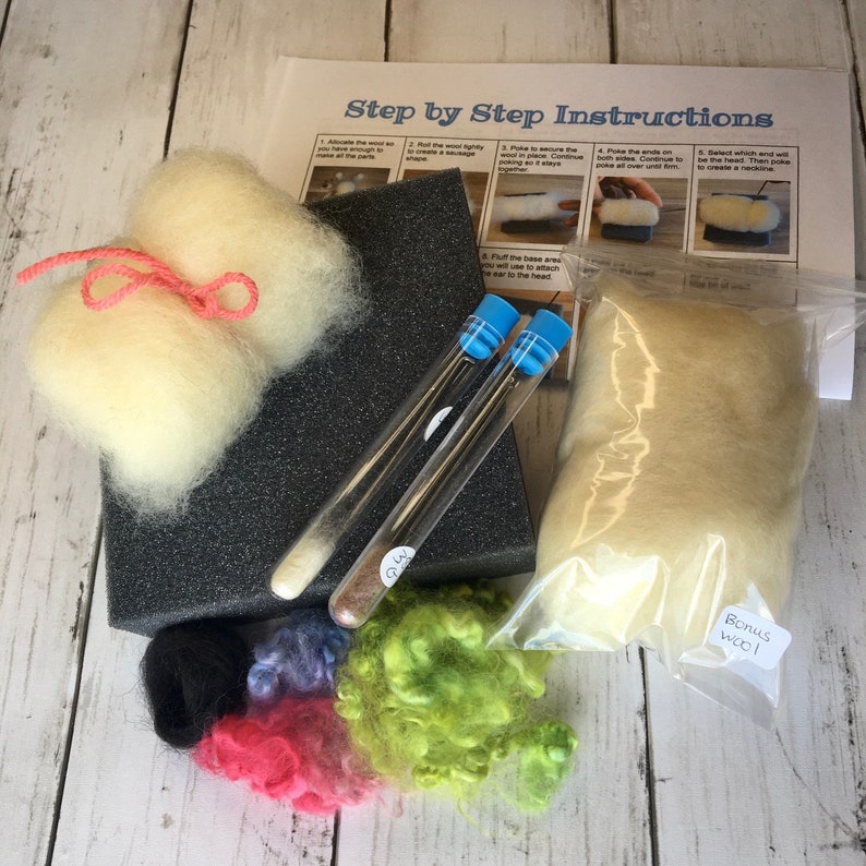 Needle Felting Kit Beginner, Felted Bear DIY Craft, Holiday Gift image 2
