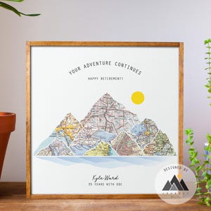 Idées uniques de cadeaux de retraite pour collègues, amis | Panneau en bois de carte de voyage personnalisée | Une jolie aventure vous attend pour vos cadeaux de voyage Art mural montagne™
