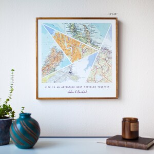 Puede incluir: Una impresi&oacute;n enmarcada con un dise&ntilde;o de mapa que presenta un collage de diferentes secciones de mapa. La impresi&oacute;n tiene el texto "Life is an adventure best traveled together" y los nombres "John & Rachel". La impresi&oacute;n est&aacute; colgada en una pared blanca.