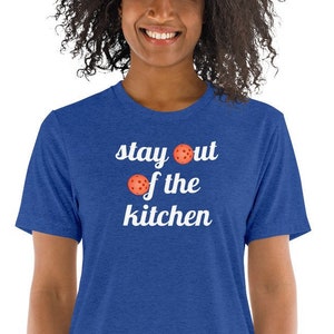 Stay Out of the Kitchen Pickleball Shirt - Pickleball Geschenke