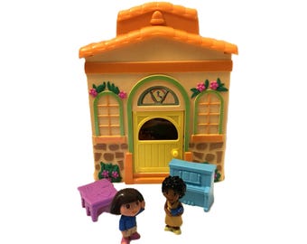 Dora The Explorer Let's Go Adventure Schoolhouse & Figures 2004 Mattel Incomplete