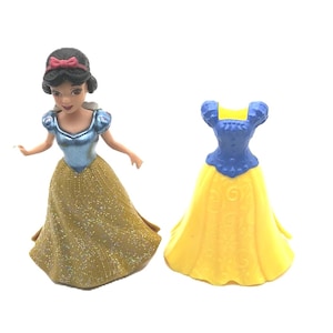 Disney Princess Snow White Doll & 2 Magiclip Dresses Little Kingdom Polly Pocket