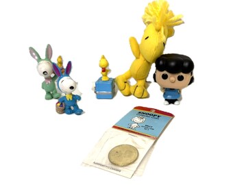 Vintage Peanuts Charlie Brown Lot of 6 Plush Woodstock, Lucy, Easter Snoopy, Coin