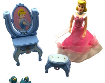 Disney Princess Cinderella Prepare for the Ball Magic Talk Doll & Playset 2002