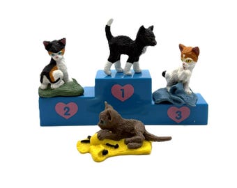 Kitty in my Pocket, 4 Cat Figures with Podium
