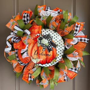 Fall Pumpkin Welcome Wreath for Front Door, Farmhouse Autumn Wreath with Buffalo Plaid, Rustic Harvest Door Décor, Thanksgiving Decor