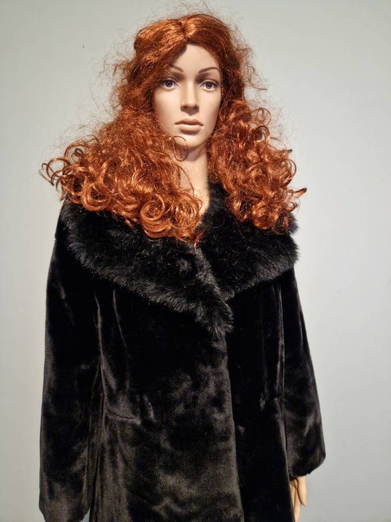 Vintage Black fake fur fluffy cloak coat big coll… - image 9