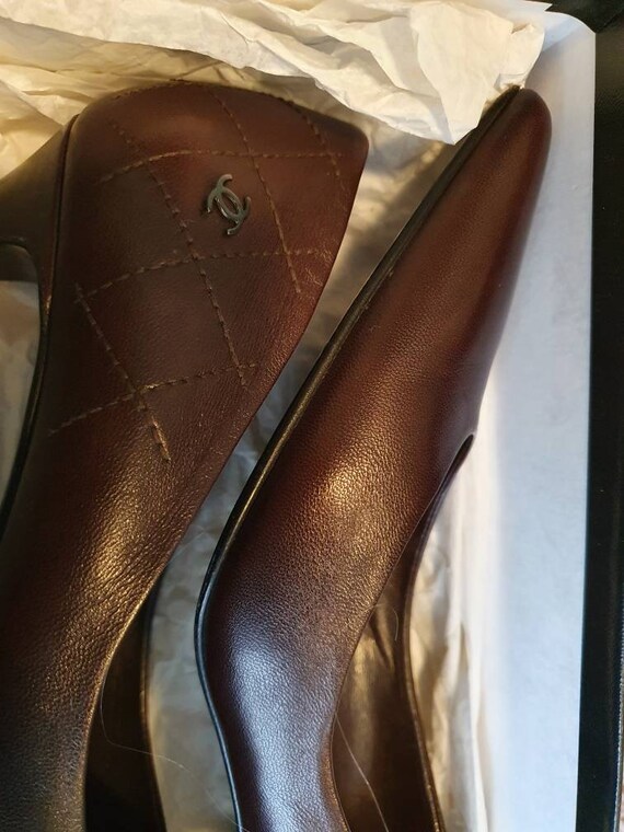 Vintage dark brown leather chanel heels pumps 37,5 - image 7