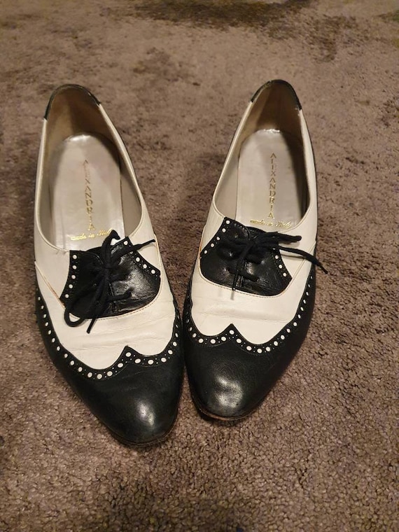 Vintage oxfort shoes Black and white heels Saddle