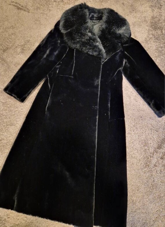 Vintage Black fake fur fluffy cloak coat big coll… - image 2