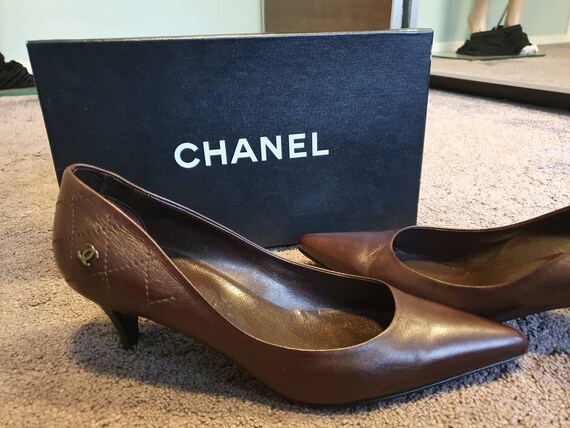 Vintage dark brown leather chanel heels pumps 37,5 - image 2