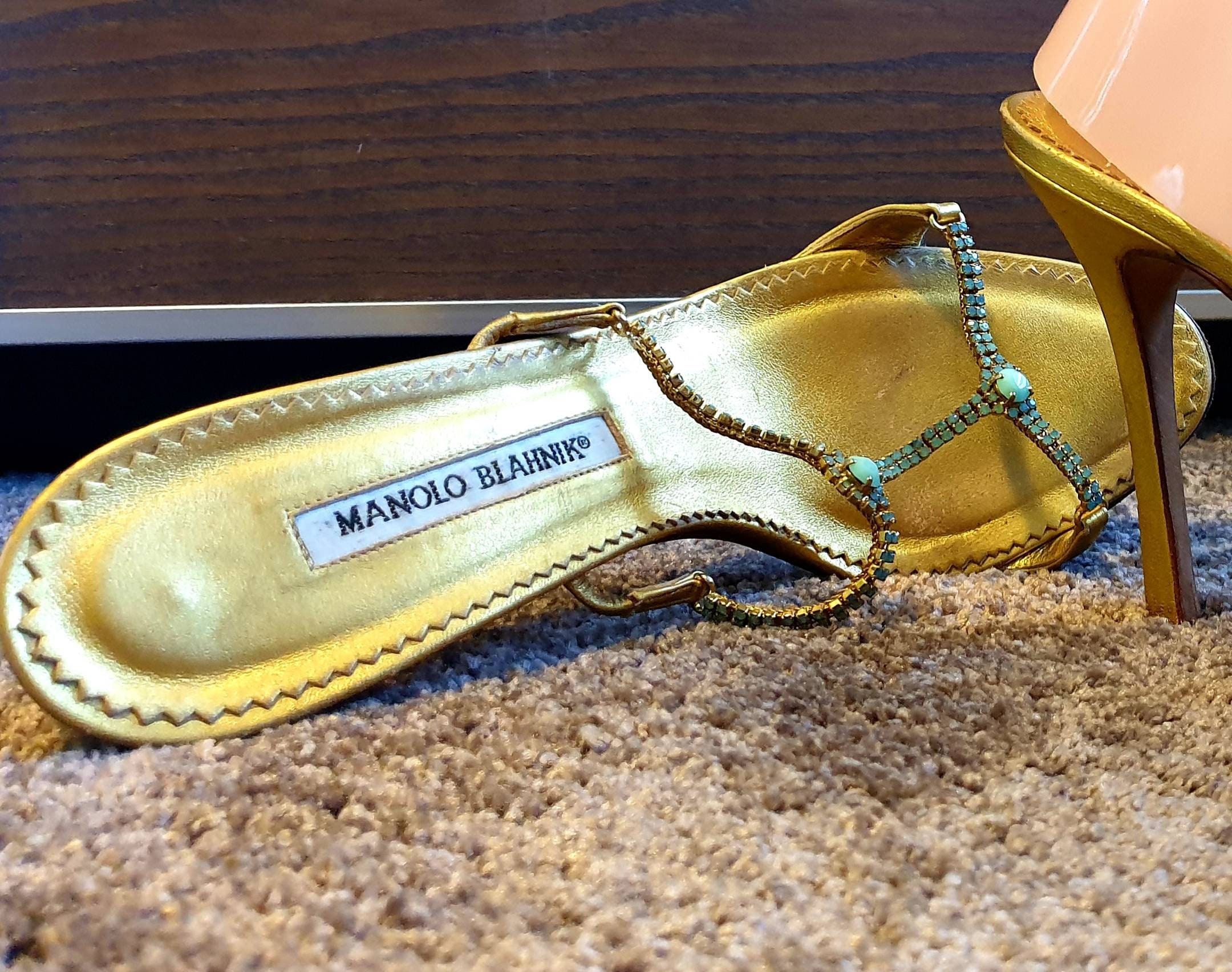 tan mules with gold chain