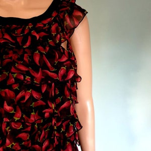 Mini vestido italiano vintage de los años 80 capas de pimientos rojos bailando