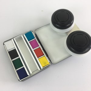 Artist water palette cups with screw on lid and clip on bottom, watercolor, gouache, water, mediums ,refillable water painting brush.