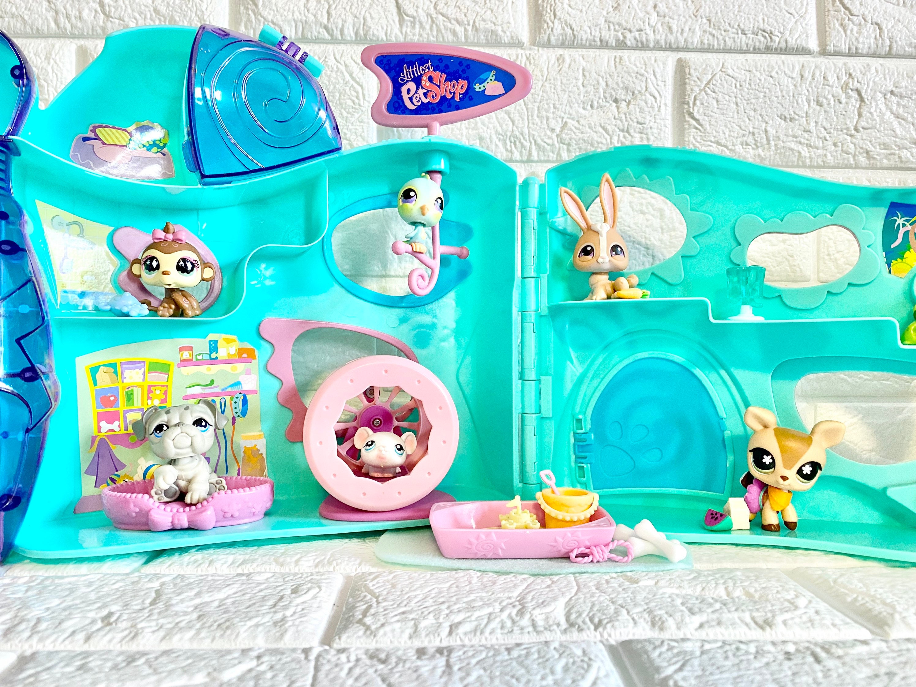 Playful Paws Pet Daycare Hotel Playset Hasbro Littlest Pet Shop Exclusive 