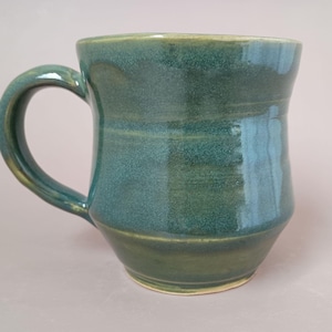 Retro Green Ceramic Mug – Vintage Inspired Stoneware