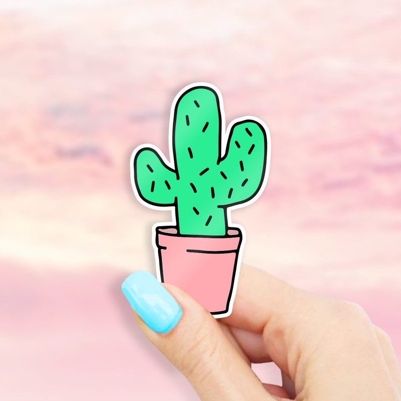 Puede incluir: Un cactus verde en una maceta rosa, dibujado en estilo de dibujos animados. El cactus est&aacute; sostenido en una mano con esmalte de u&ntilde;as azul claro.
