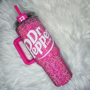 Pepper Becher, Dr Pepper Tasse, 40 Unzen Becher, Strasssteine, Kristalltasse, Tasse mit Strohhalm, Quencher-Stil, Bling-Tasse, verzauberte Tasse, rosa Tasse