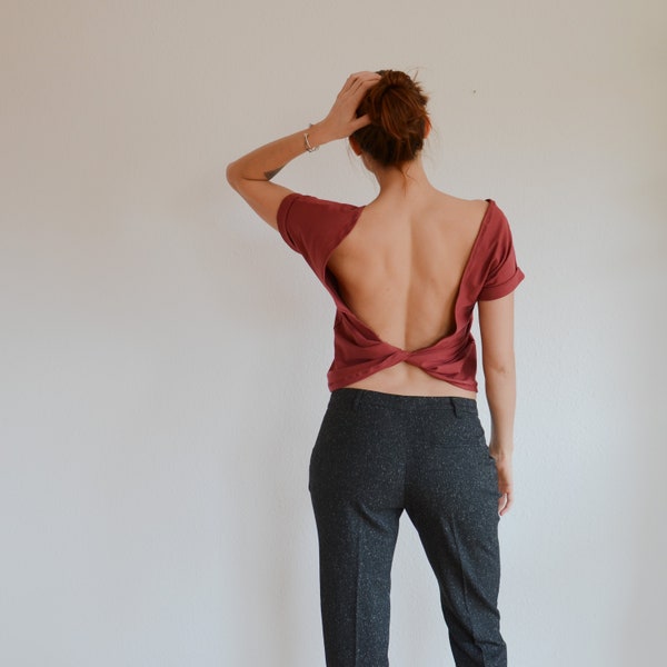 Organic Cotton Backless Twisted T-Shirt - Ruby Red