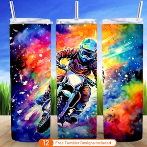 Könnte beinhalten: Ein Set aus drei 20 oz Edelstahl-Bechern mit einem Aquarell-Design eines Motocross-Fahrers mit Helm, der ein Dirtbike durch einen farbenfrohen, abstrakten Hintergrund fährt. Die Becher sind perfekt, um Getränke kalt oder warm zu halten.