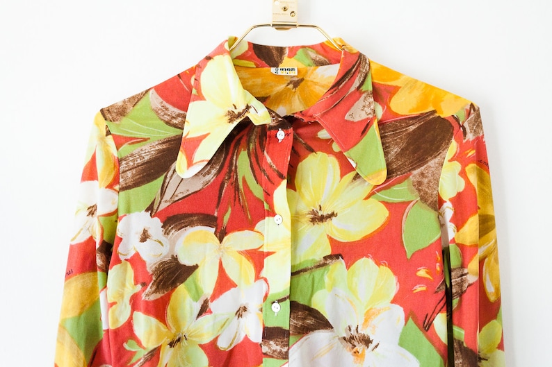 70/'s Vintage Shirt for woman with flowers paints