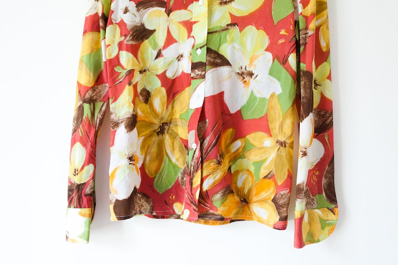 70/'s Vintage Shirt for woman with flowers paints