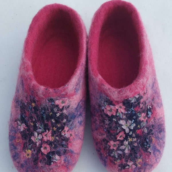 Slippers, woolen, handmade, wet felting, handcut rubber sole