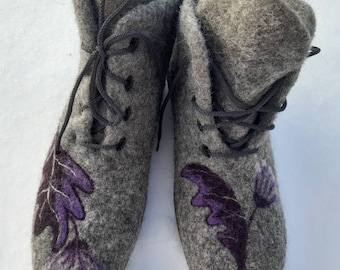 Woolen, handmade boots