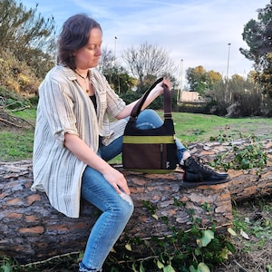 Sac bandoulière en tissu d'ameublement avec trois poches, réf. F21227