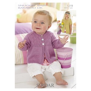 Babykoftor i mysig bambu DK - Sirdar stickmönster - 1219