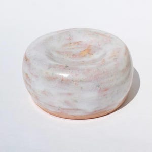 Leuke mini-bubbelplaat met bloemenpatroon kom handgemaakt keramisch cadeau voor haar
