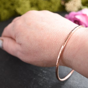Textured Copper Bangle, Hand Forged Bracelet, Medium Weight, Minimalist Jewellery, Copper Anniversary Gift image 2