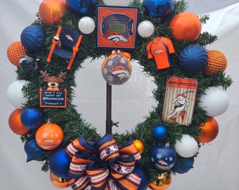 Corona navideña inspirada en los Broncos