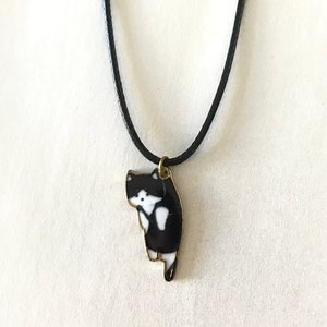 黒と白の猫のネックレス 吊り下げ猫のネックレス シルバーボールチェーンネックレス
