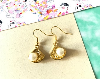 Scallop Shell Earrings with Faux Pearl