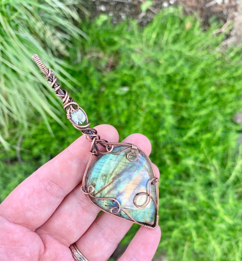 Elegant Long Pendant with Labradorite /& Green Amethyst