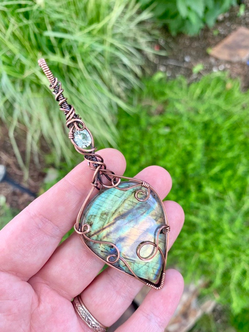 Elegant Long Pendant with Labradorite /& Green Amethyst