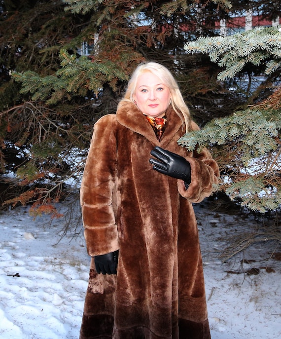 Elegant fur coat Clearance