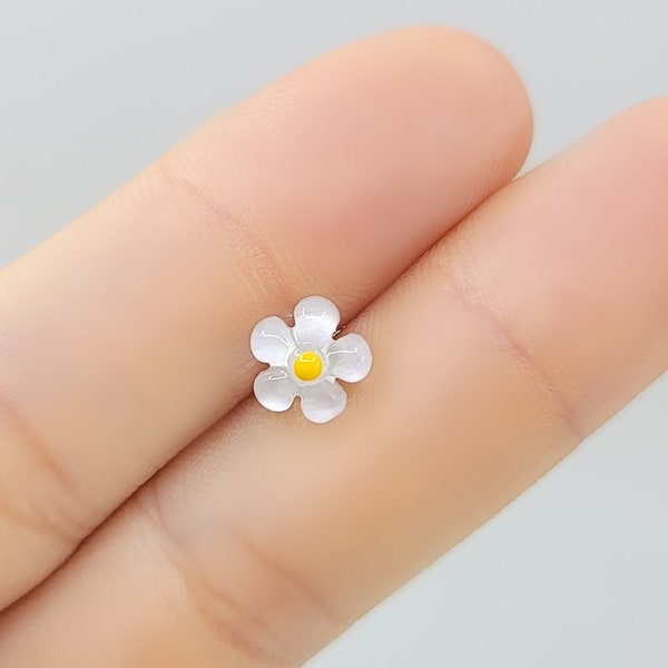 16G* Cute Daisy Flower Piercing/ Flower Size: about 8 mm / 16G with 6mm length Ball Back only