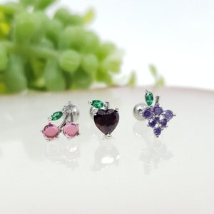 16G* Lindo piercing afrutado de cereza, manzana o uva / Perforación de cartílago / Varias barras de postes roscadas externamente y 20G están disponibles