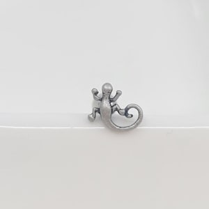 Lizard Gecko Antique Vintage cartilage piercing/ Lizard Size: 8 x 7.5 mm / Various Post Bar externally thread and 20G is available