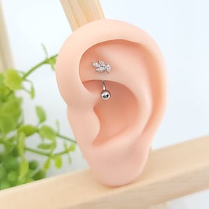 16G* Cute small Leaf shaped ROOK cartilage piercing (Style#1)/ Top Design Size: 7.5 x 4.5 mm / Curved Piercing/6 mm or 8 mm length available