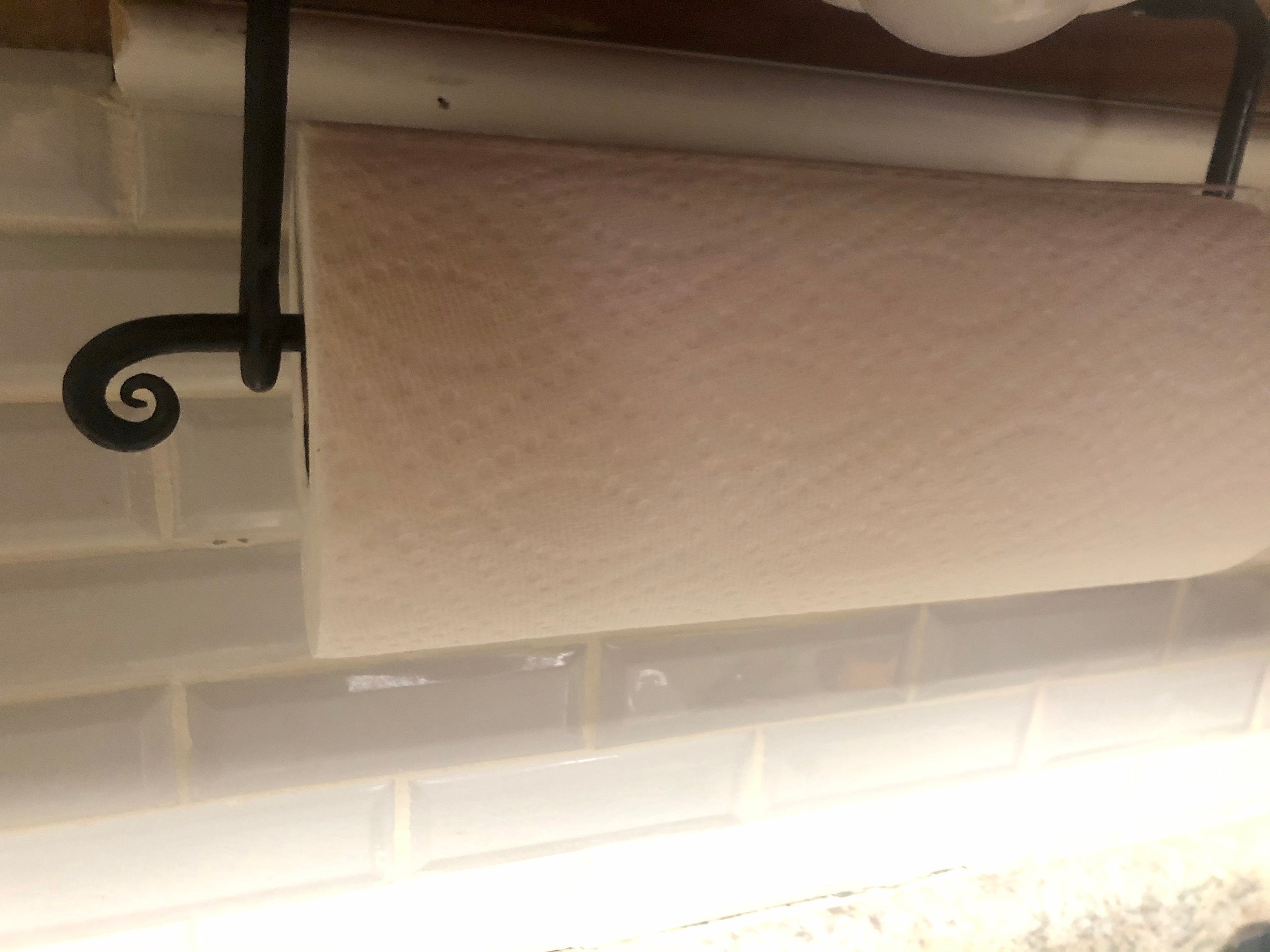 Bajo gabinete montado papel toalla titular de la mano forjado | Etsy