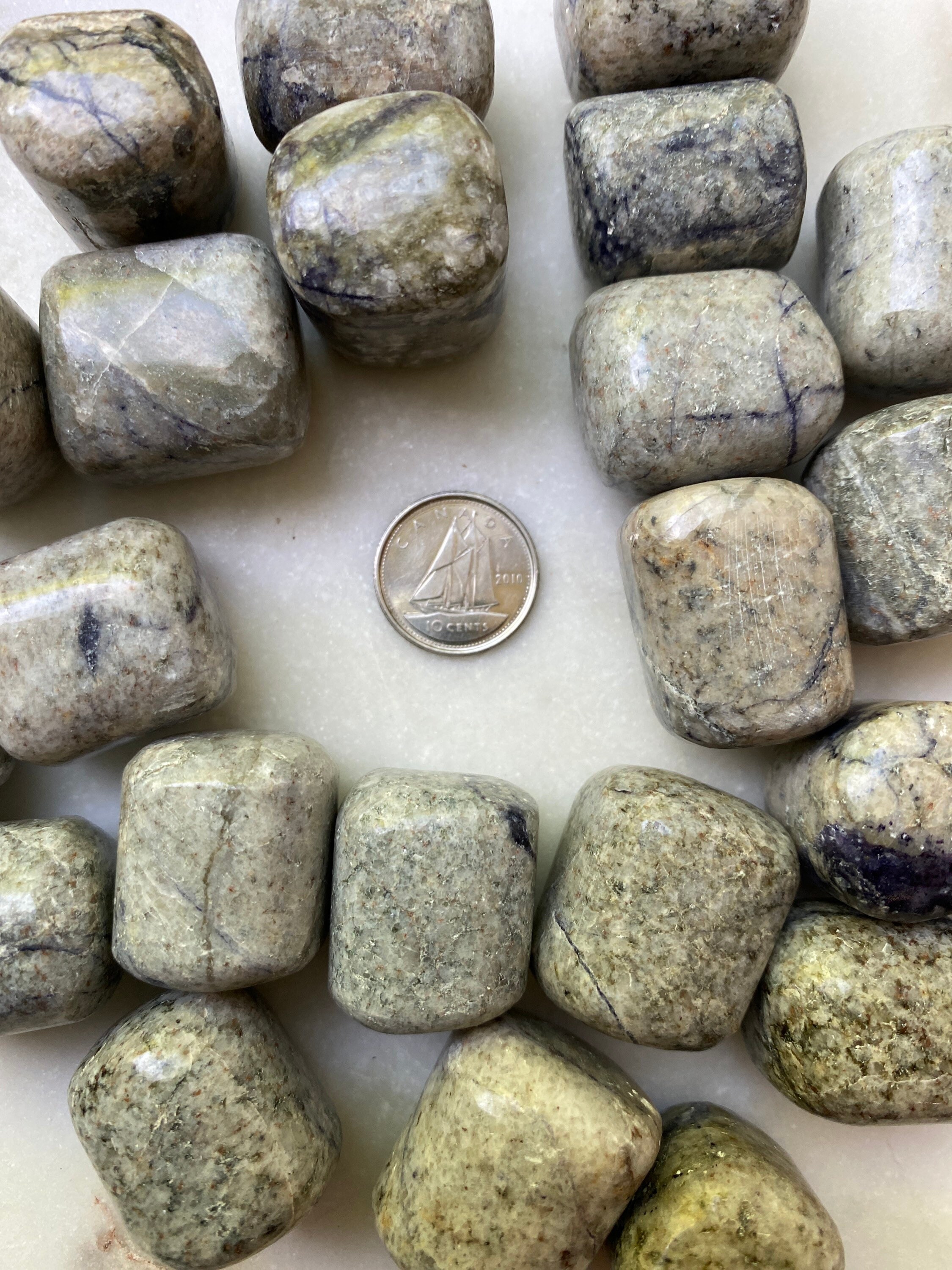 Opalisierter Fluorit Trommelstein