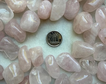 Pietra di cristallo burattata di quarzo rosa