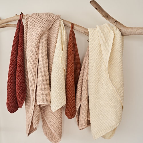 Grande serviette de bain gaufrée en lin : mélange de coton doux, certifié OEKO-TEX