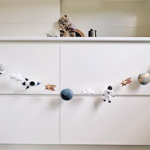 Solar system garland/ Space theme bedroom and nursery decor/ Felt planets bunting/ space theme