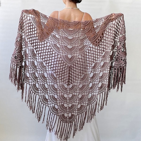 Chal de novia de ganchillo, hecho a mano, de mezcla de algodón con flecos en marrón topo.