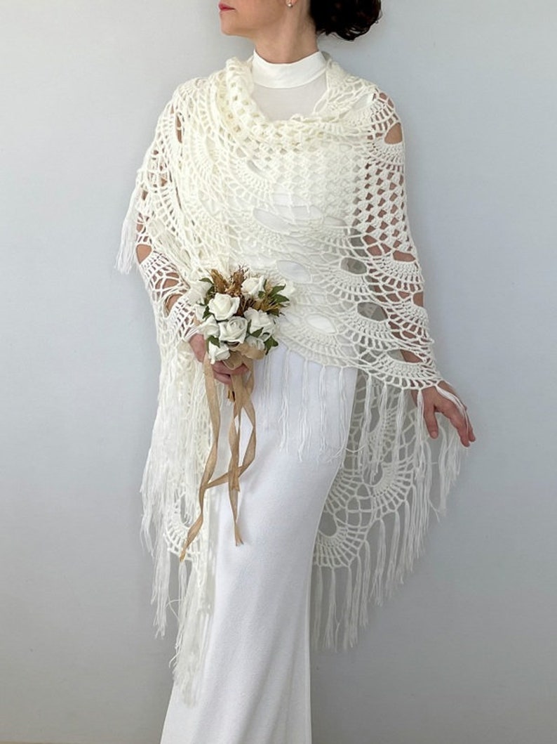 Châle de mariée, foulard au crochet, cache-vêtements ivoire, écharpe en laine, hiver, franges, cadeau de demoiselle d'honneur, soirée, dentelle, cape image 3